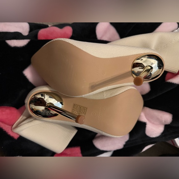 🌟HOST Pick🌟 NWOT Cuccoo, Size 40 9 Ivory White Cream Gold Stiletto Sock Boots - Picture 3 of 16